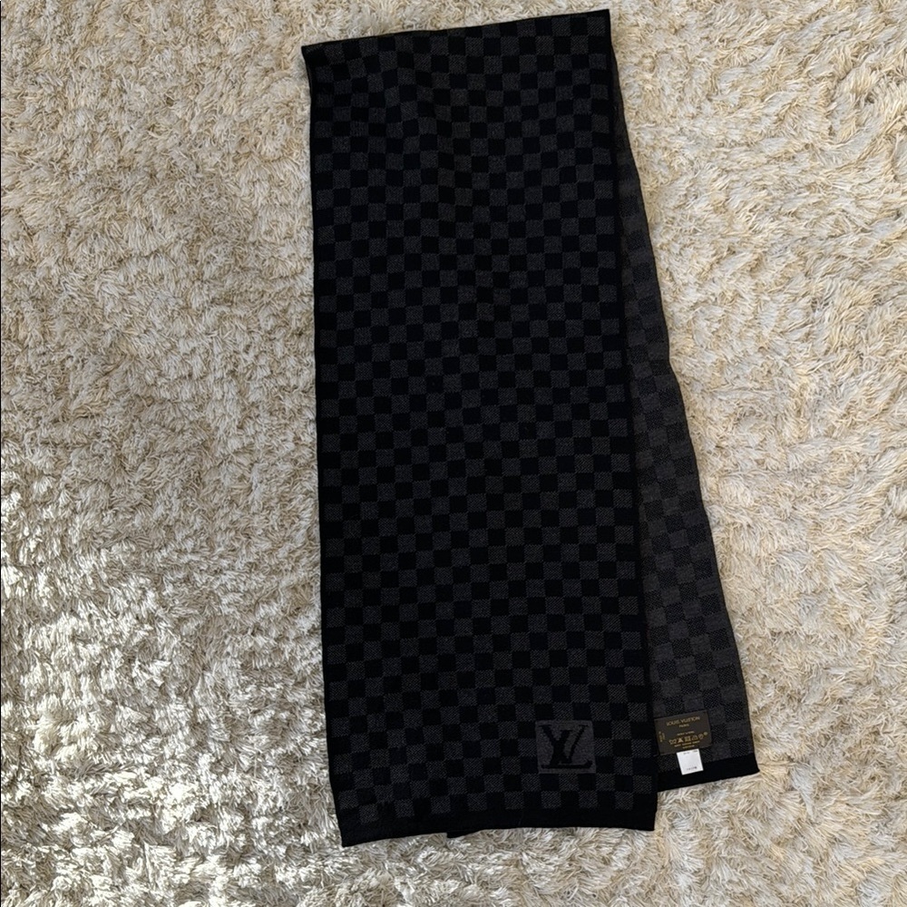Louis Vuitton Wool Black and Grey Damier Scarf - Picture 2 of 4